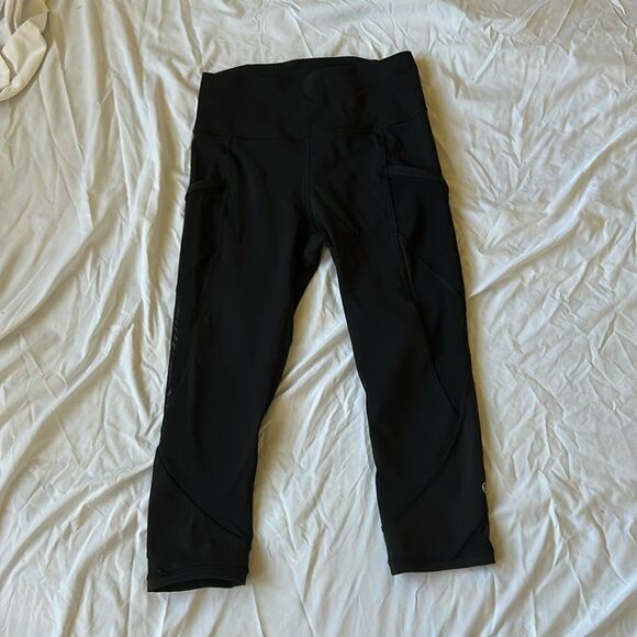 SOLD Lululemon Black tights/leggings Capri, size XS (6) preowned - Picture 2 of 12